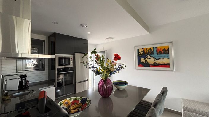 Image No.4-2 Bed Property for sale