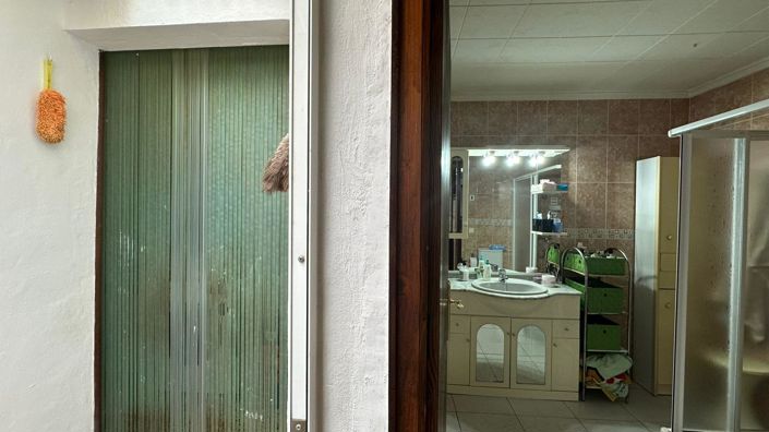 Image No.13-7 Bed Apartment for sale