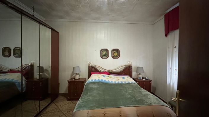 Image No.3-4 Bed House for sale