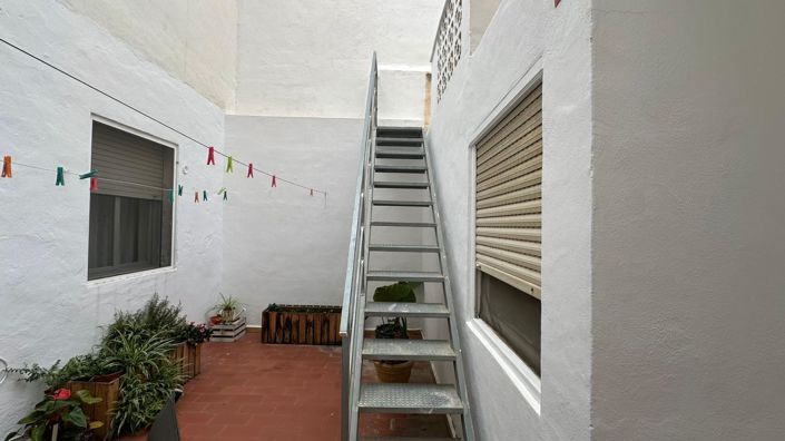 Image No.38-7 Bed Apartment for sale