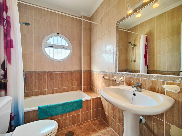 Image No.24-3 Bed Townhouse for sale