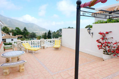 10-bb915d1cb19341576dcdc994b81ab9c5