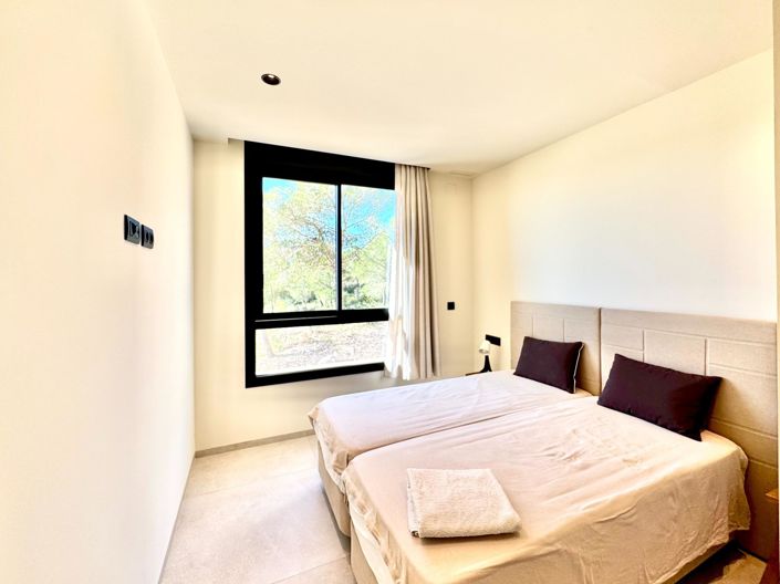 Image No.12-3 Bed Apartment for sale