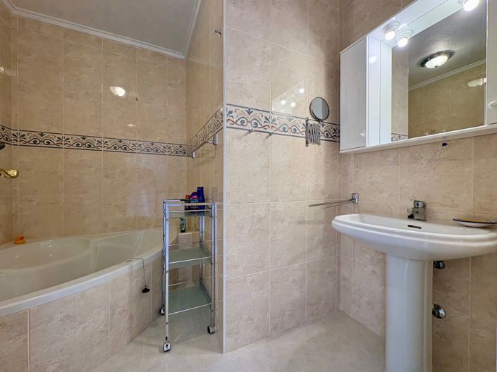 Image No.18-2 Bed Townhouse for sale