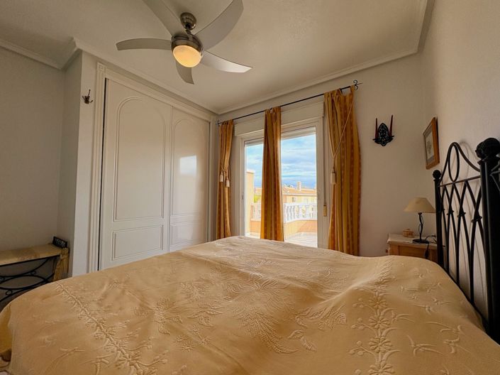 Image No.21-2 Bed Townhouse for sale