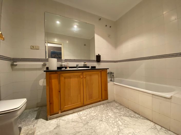 Image No.12-5 Bed Apartment for sale