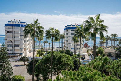 10-bb915d1cb19341576dcdc994b81ab9c5