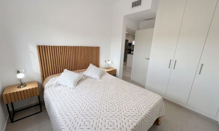 Image No.20-3 Bed Property for sale