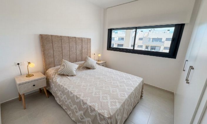 Image No.22-3 Bed Property for sale