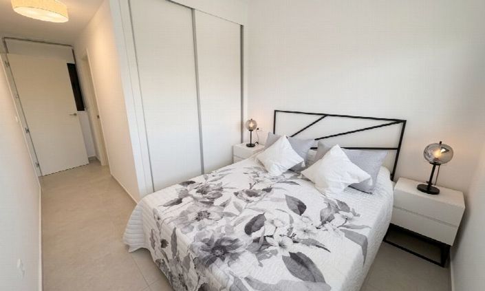 Image No.15-2 Bed Property for sale