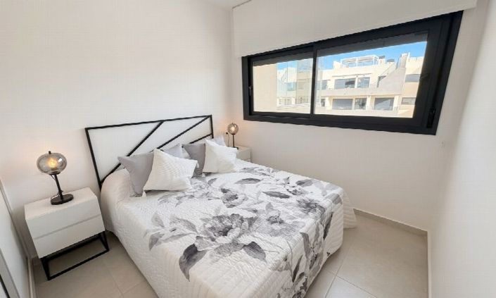 Image No.16-2 Bed Property for sale