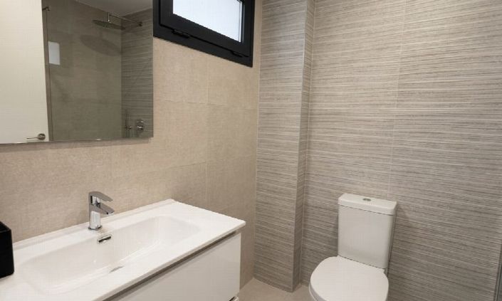 Image No.17-2 Bed Property for sale
