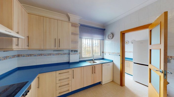 Image No.10-4 Bed House for sale