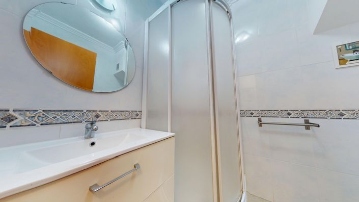 Image No.15-4 Bed House for sale