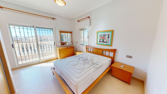 Image No.19-4 Bed House for sale