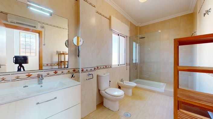 Image No.25-4 Bed House for sale