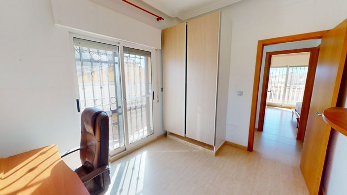 Image No.26-4 Bed House for sale