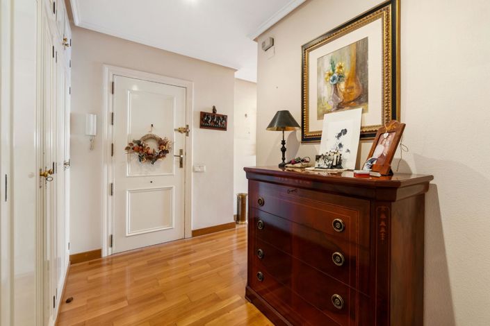 Image No.10-4 Bed Apartment for sale