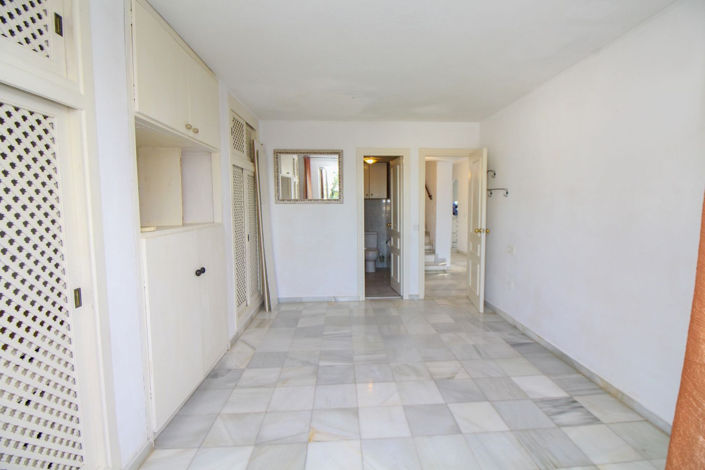 Image No.11-2 Bed Townhouse for sale