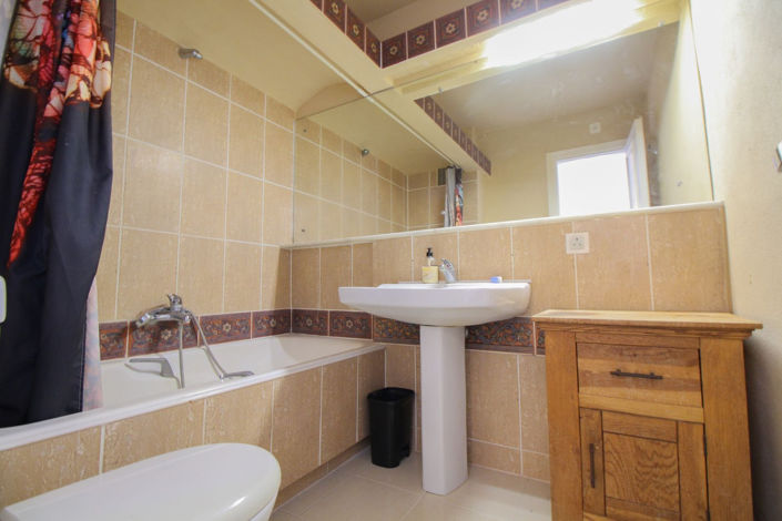 Image No.17-2 Bed Townhouse for sale