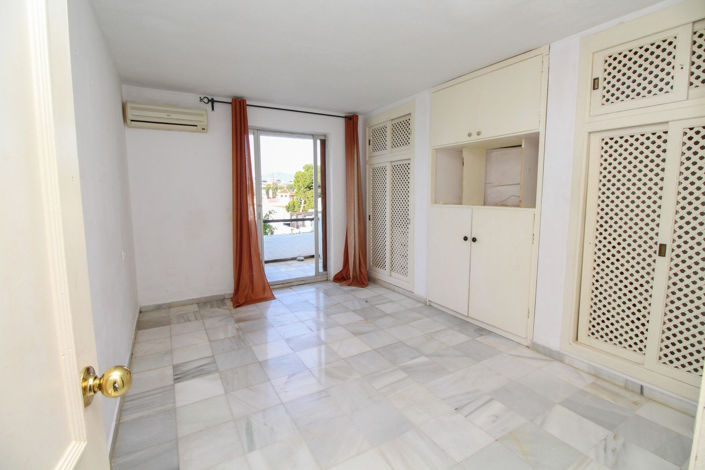 Image No.9-2 Bed Townhouse for sale