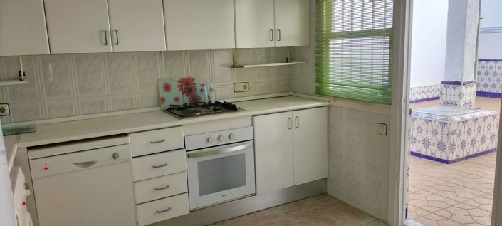 Image No.12-5 Bed Townhouse for sale