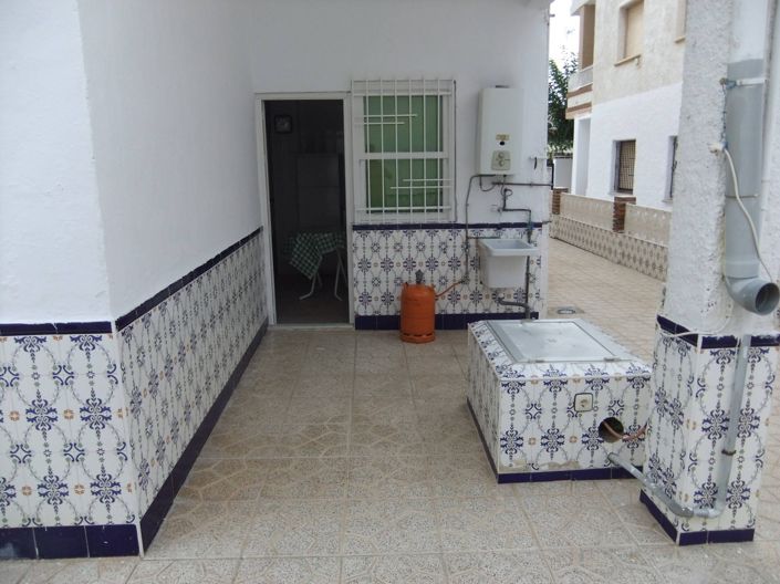 Image No.8-5 Bed Townhouse for sale