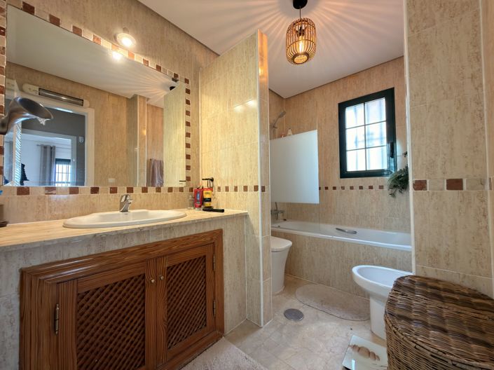 Image No.7-3 Bed Villa for sale