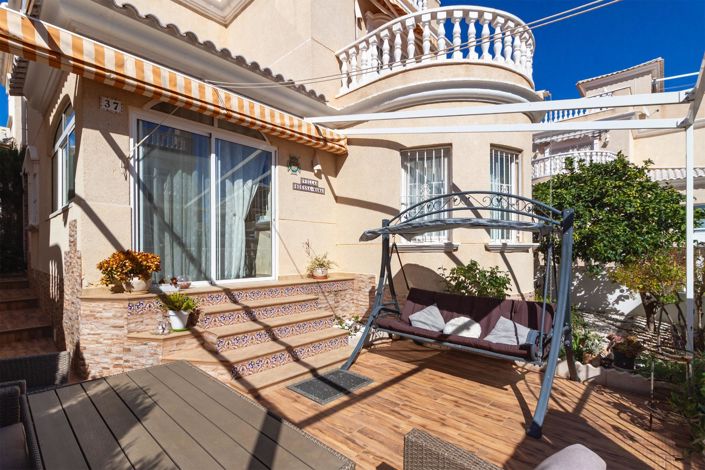 Image No.2-4 Bed Villa for sale