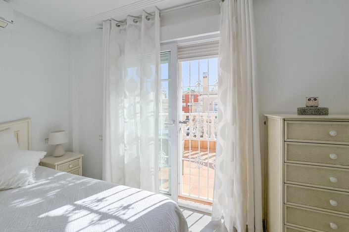 Image No.30-4 Bed Villa for sale