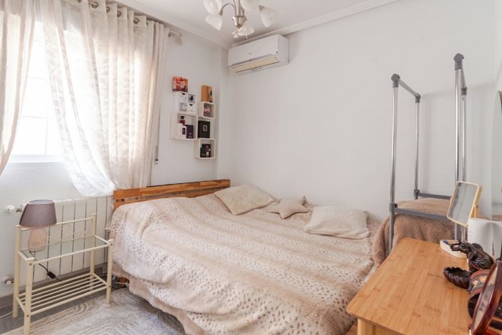 Image No.35-4 Bed Property for sale