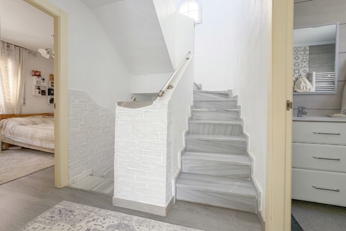 Image No.40-4 Bed Property for sale