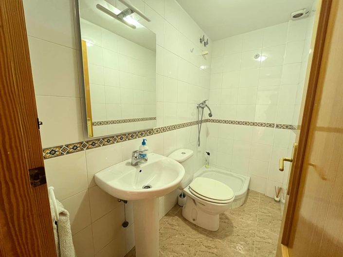 Image No.16-5 Bed Townhouse for sale