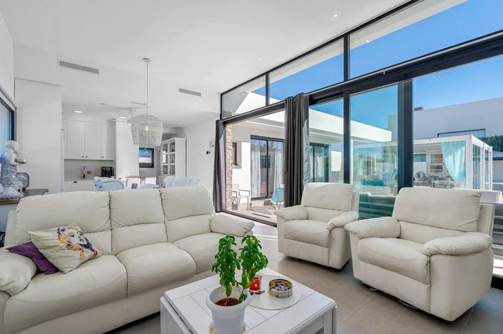 Image No.2-3 Bed Villa for sale