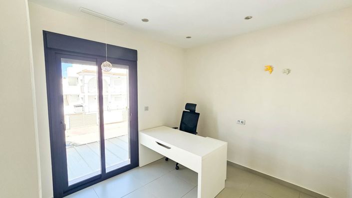 Image No.18-3 Bed Villa for sale