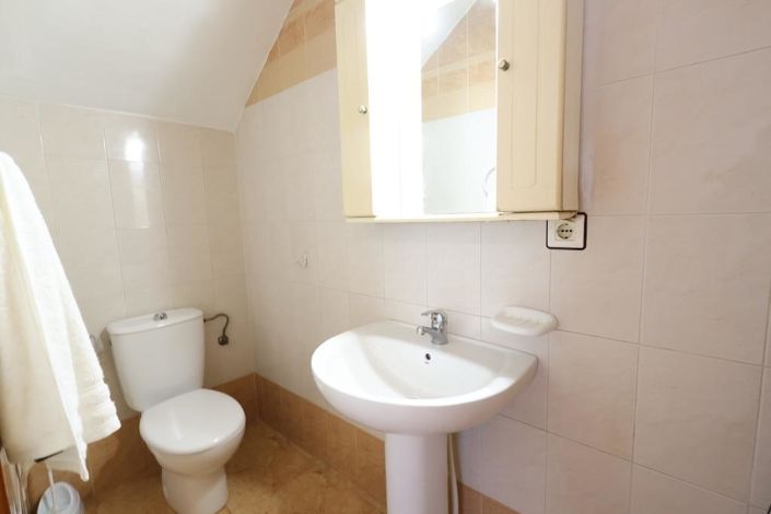 Image No.16-3 Bed Townhouse for sale