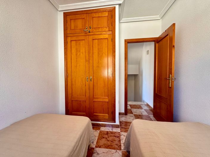 Image No.15-2 Bed Townhouse for sale