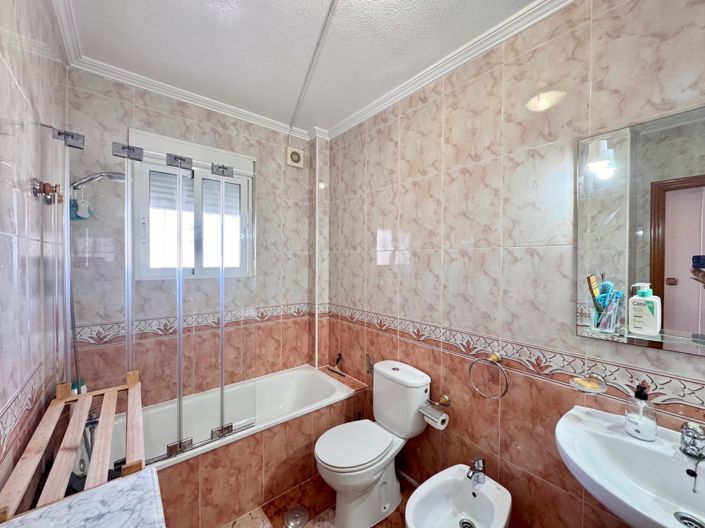 Image No.16-2 Bed Townhouse for sale