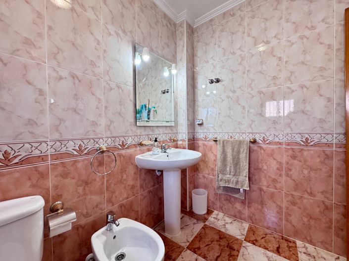 Image No.18-2 Bed Townhouse for sale