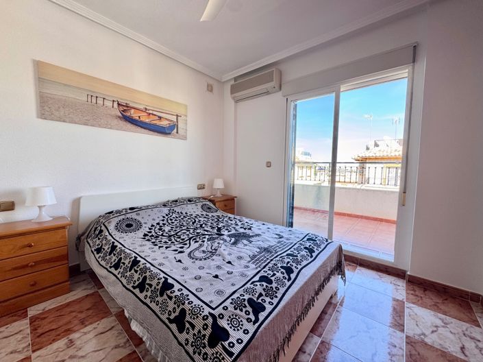 Image No.20-2 Bed Townhouse for sale