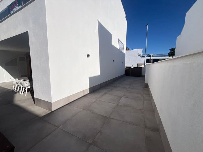 Image No.17-3 Bed Apartment for sale