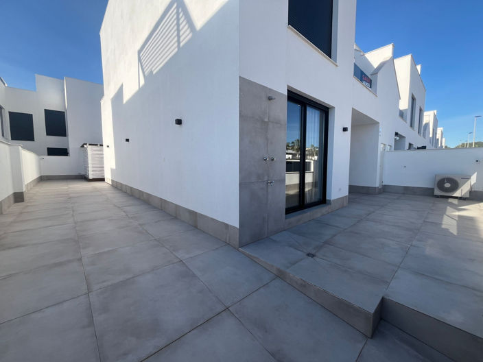 Image No.19-3 Bed Apartment for sale