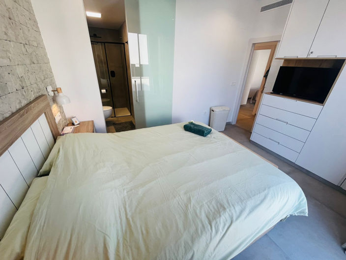 Image No.8-3 Bed Apartment for sale