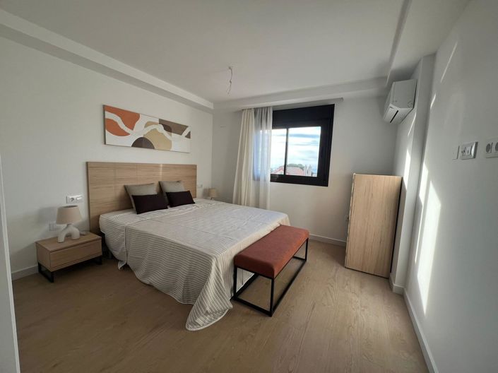 Image No.16-2 Bed Property for sale