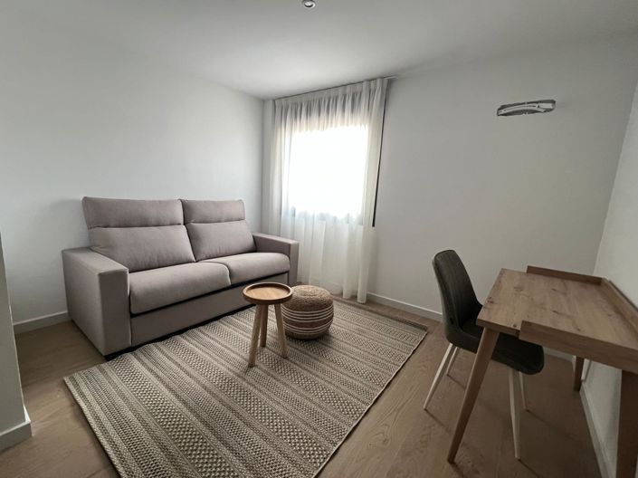 Image No.18-2 Bed Property for sale