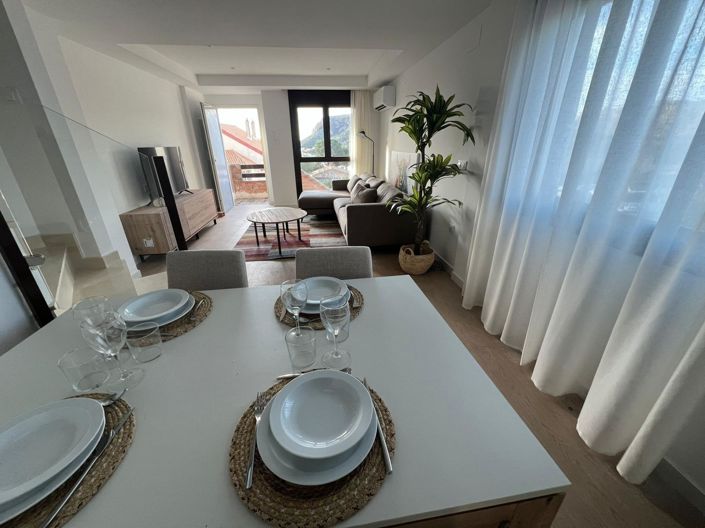 Image No.10-3 Bed Property for sale