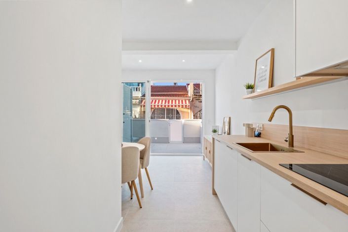 Image No.8-2 Bed Townhouse for sale