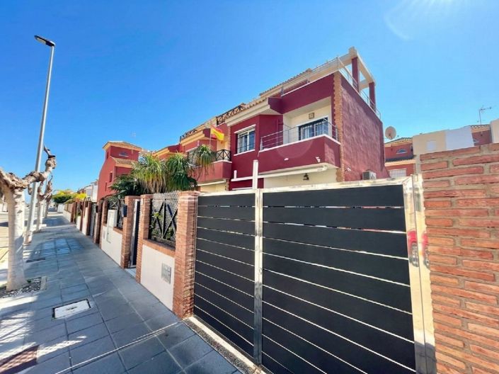 Image No.14-4 Bed Townhouse for sale