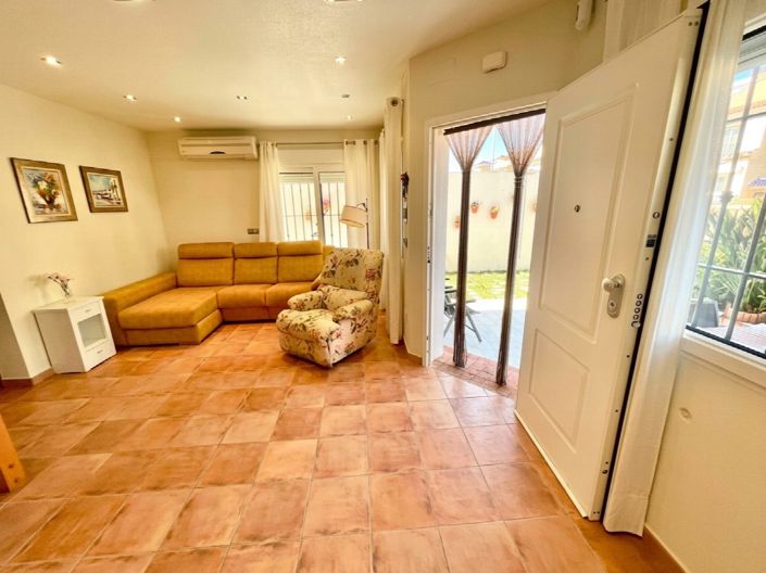 Image No.17-4 Bed Townhouse for sale