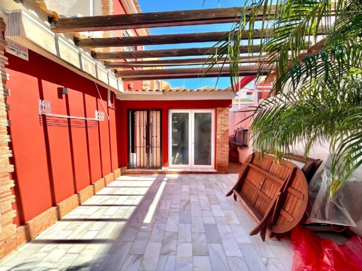 Image No.2-4 Bed Townhouse for sale